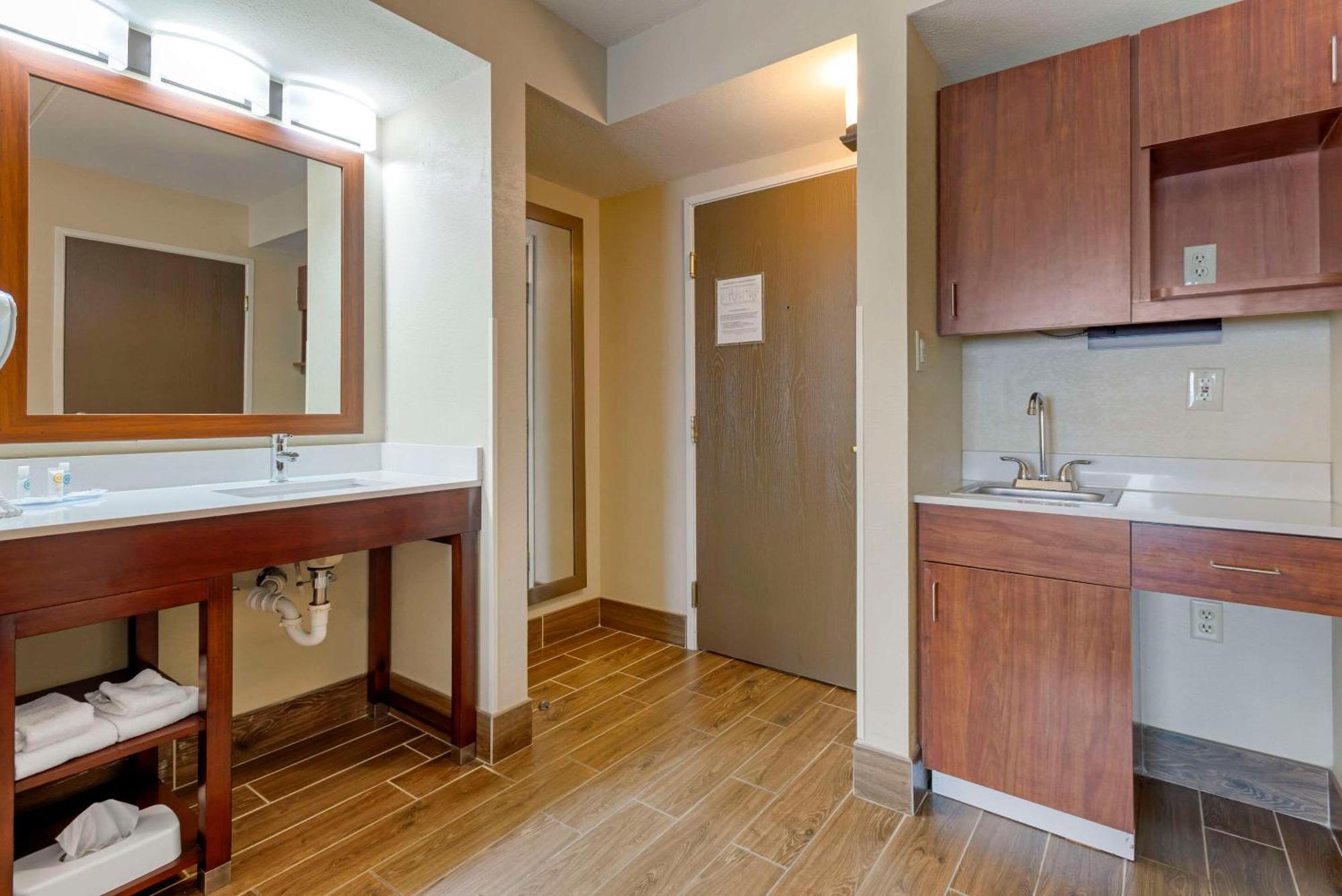 Comfort Inn & Suites Wilkes Barre - Arena Εξωτερικό φωτογραφία